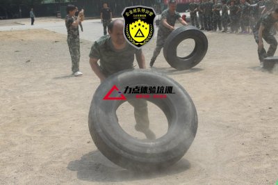 北京聚利和餐饮团队军事化拓展训练营